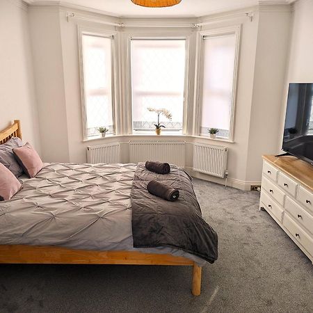 Cosy Bee And Apartment Bournemouth Esterno foto